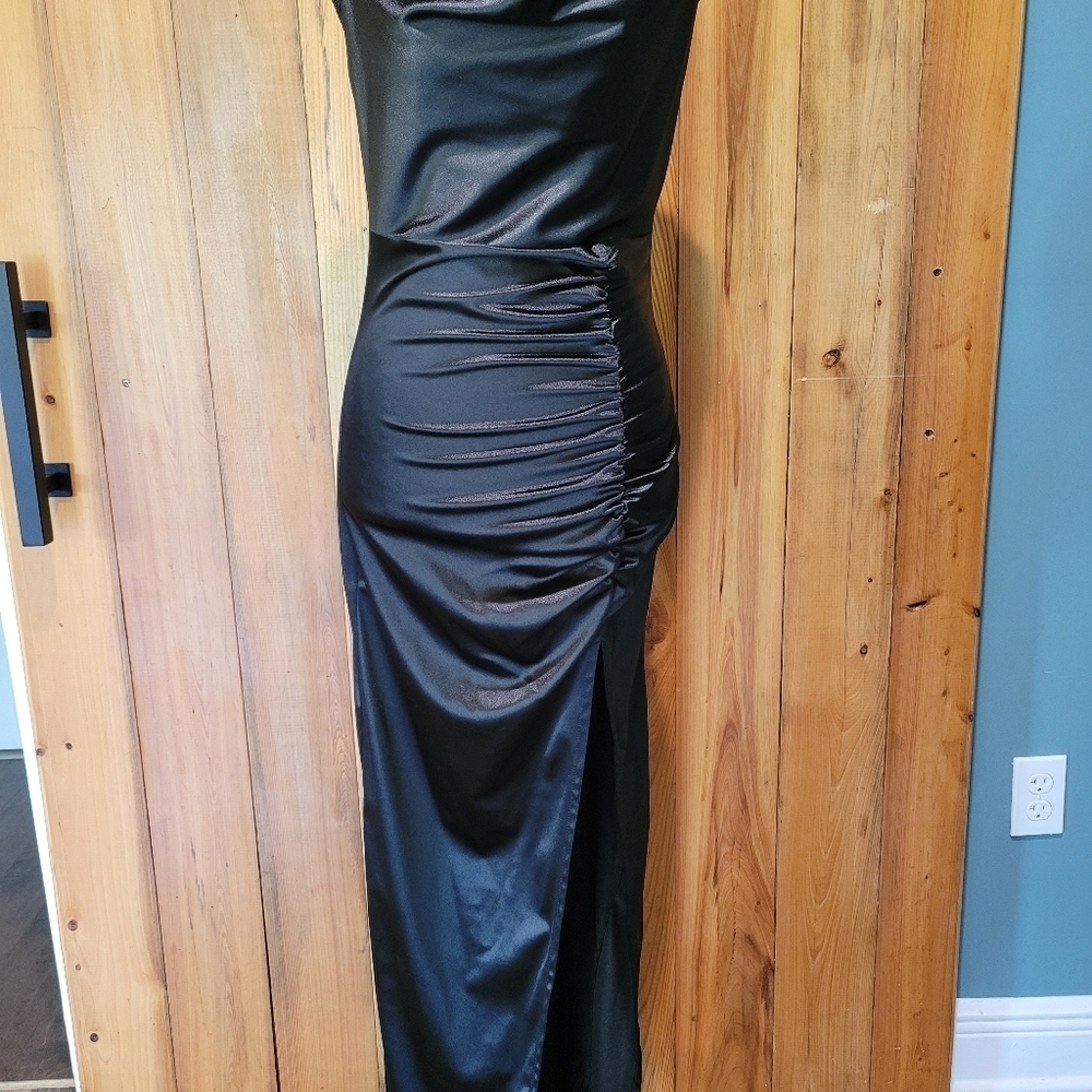 Elegant Black Satin Dress - Picture 2 of 10